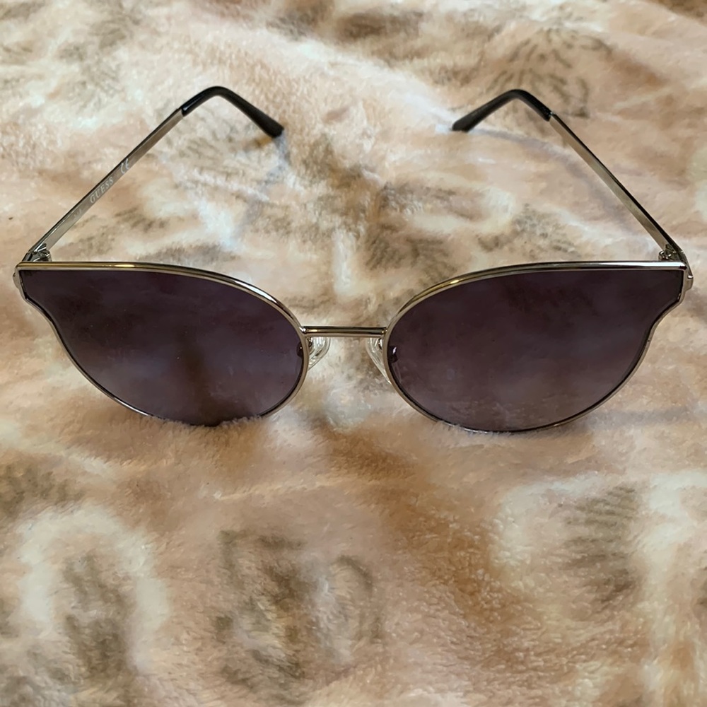 ❌SOLD❌Guess Sunglasess